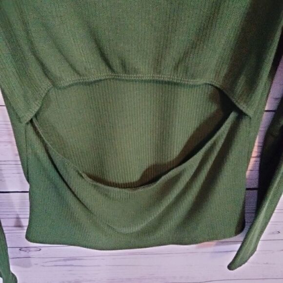 "Forever 21" woman's shirt  - Picture 5 of 6